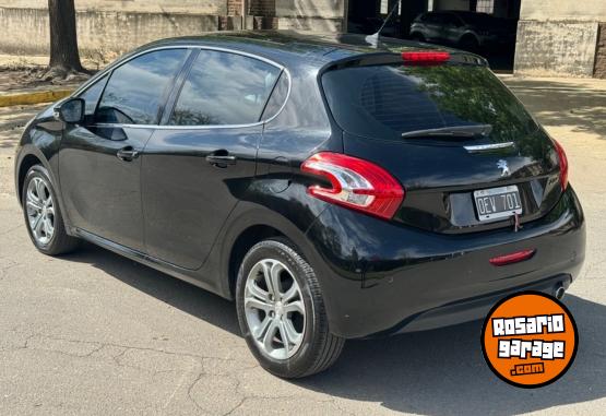 Autos - Peugeot 208 2014 Nafta 92000Km - En Venta