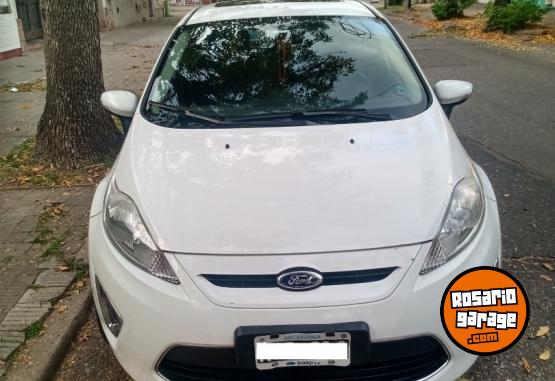 Autos - Ford Fiesta Kinetic Titanium 2013 Nafta 173000Km - En Venta