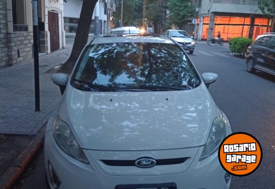 Autos - Ford Fiesta Kinetic Titanium 2013 Nafta 173000Km - En Venta