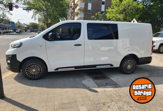 Utilitarios - Peugeot Expert hdi furgon mixto 2021 Diesel 110000Km - En Venta