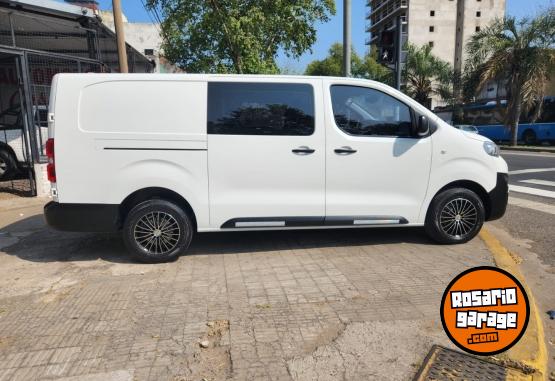 Utilitarios - Peugeot Expert hdi furgon mixto 2021 Diesel 110000Km - En Venta