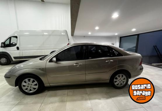 Autos - Ford Focus 2.0 Ghia 2005 Nafta 240000Km - En Venta