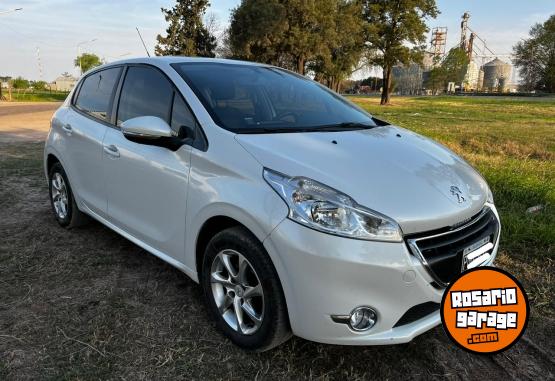 Autos - Peugeot 208 allure touchscreen 2015 Nafta 88700Km - En Venta