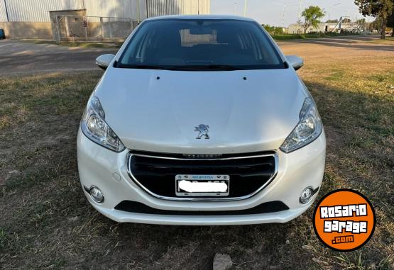 Autos - Peugeot 208 allure touchscreen 2015 Nafta 88700Km - En Venta