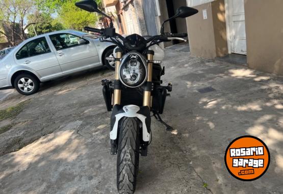 Motos - Benelli 752s 2022 Nafta 12400Km - En Venta