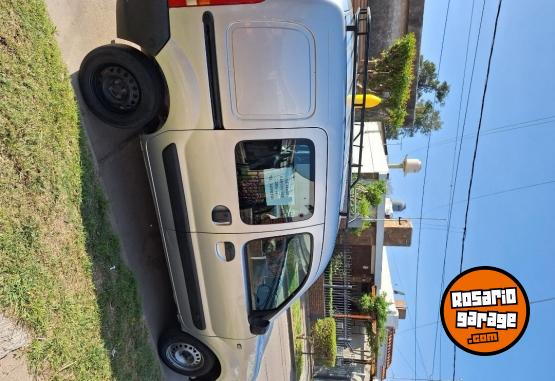 Utilitarios - Renault Kangoo 2016 Nafta 120000Km - En Venta