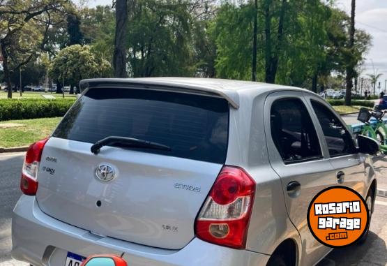 Autos - Toyota Etios X 2018 Nafta 65000Km - En Venta