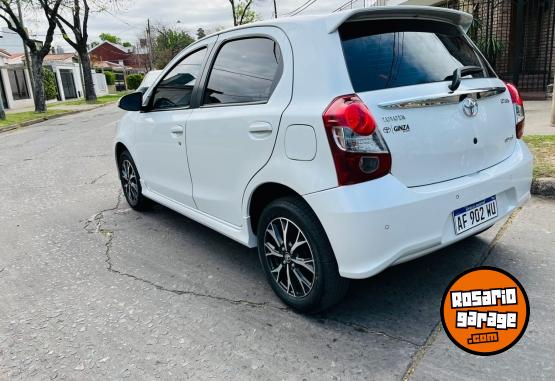 Autos - Toyota Etios XLS 2023 Nafta 5800Km - En Venta