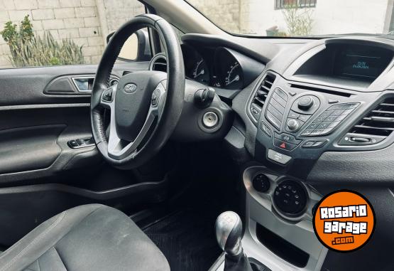 Autos - Ford fiesta kinetic 2014 Nafta 130000Km - En Venta