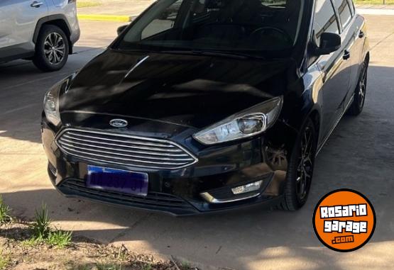 Autos - Ford Focus Titanium 2016 Nafta 145000Km - En Venta