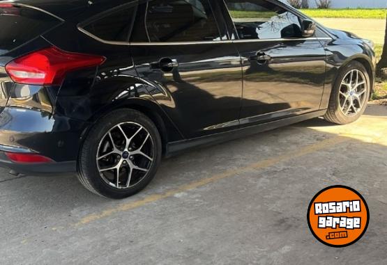 Autos - Ford Focus Titanium 2016 Nafta 145000Km - En Venta