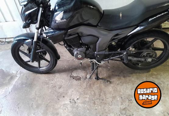 Motos - Honda Invicta 2014 Nafta 52000Km - En Venta