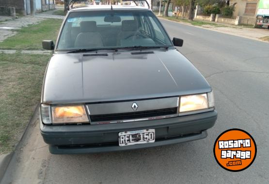 Autos - Renault 9 base 1994 Nafta 111111Km - En Venta