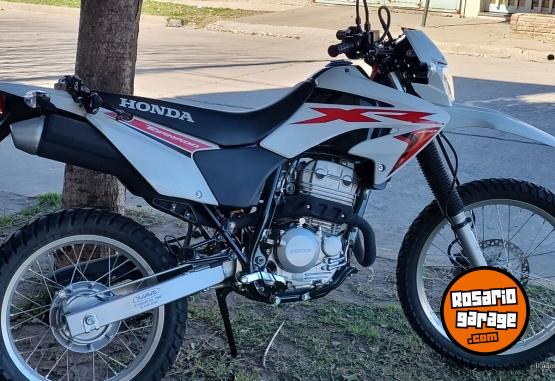 Motos - Honda TORNADO 2023 Nafta 400Km - En Venta