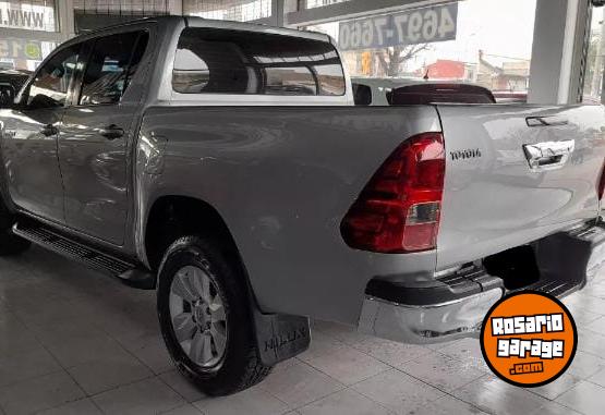 Camionetas - Toyota Hilux 2.8 cd srv 177 2016 Diesel 126000Km - En Venta