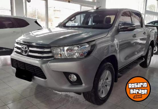 Camionetas - Toyota Hilux 2.8 cd srv 177 2016 Diesel 126000Km - En Venta