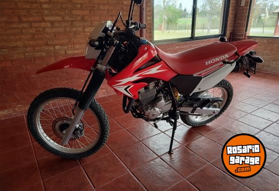 Motos - Honda Tornado 2024 Nafta 1400Km - En Venta