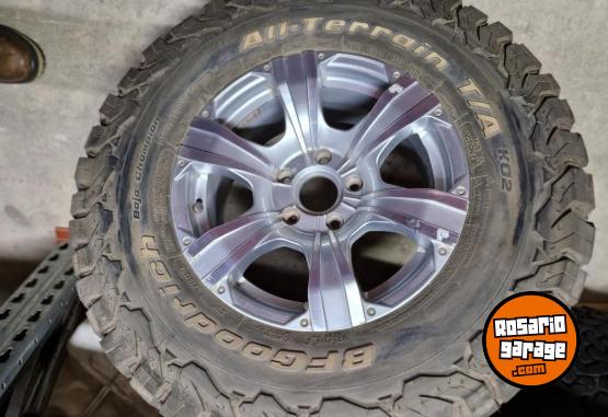 Accesorios para Autos - BFgoodrich 265/70R16 - En Venta