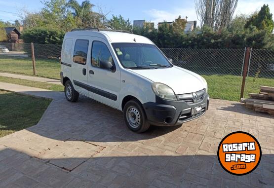 Utilitarios - Renault Kangoo 2015 GNC 240000Km - En Venta