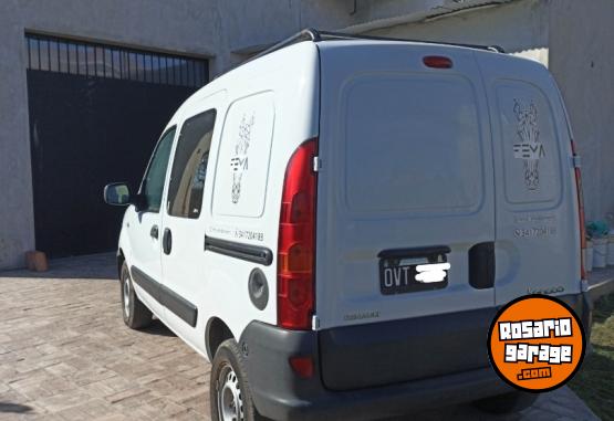 Utilitarios - Renault Kangoo 2015 GNC 240000Km - En Venta