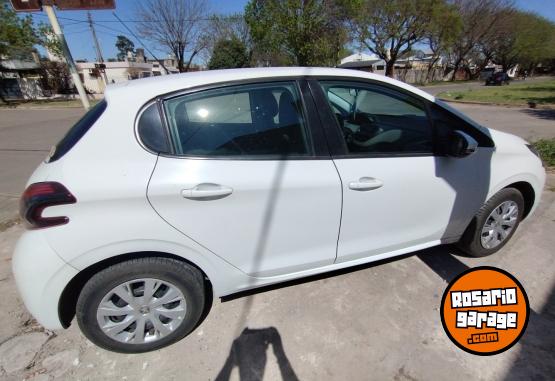 Autos - Peugeot 208 ACTIVE 2019 Nafta 65000Km - En Venta