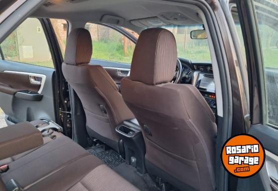 Camionetas - Toyota Hilux SW4 SR 2.8 2018 Diesel 60000Km - En Venta