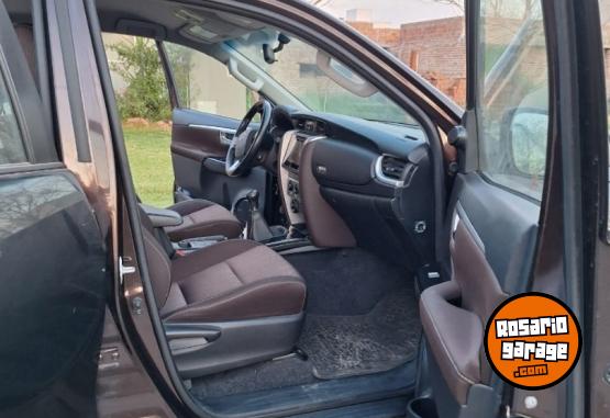 Camionetas - Toyota Hilux SW4 SR 2.8 2018 Diesel 60000Km - En Venta