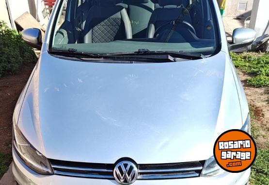 Autos - Volkswagen Suran Highline 2015 Nafta 88000Km - En Venta