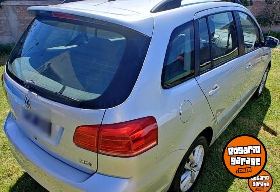 Autos - Volkswagen Suran Highline 2015 Nafta 88000Km - En Venta