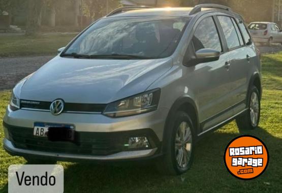 Autos - Volkswagen Suran cross 2017 Nafta 150000Km - En Venta