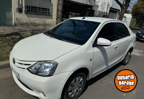 Autos - Toyota ETIOS 2017 2017 GNC 130000Km - En Venta