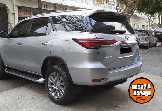 Camionetas - Toyota SW4 SRX 4x4 7asientos 2024 Diesel 55000Km - En Venta