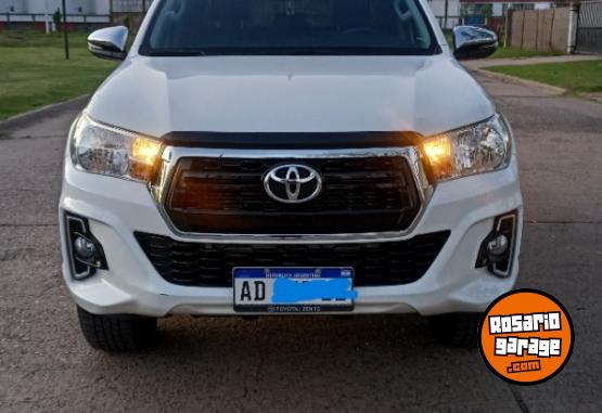 Camionetas - Toyota Hilux SRV 2019 Diesel 77000Km - En Venta