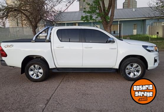 Camionetas - Toyota Hilux SRV 2019 Diesel 77000Km - En Venta