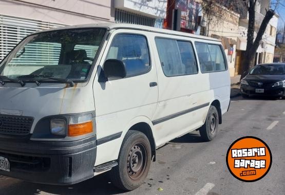 Utilitarios - Toyota HIACE 2000 Diesel 327000Km - En Venta