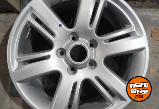 Accesorios para Autos - Llanta 17" Volkswagen Amarok NUEVA $190.000. NO BAJO PRECIO - En Venta