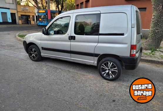 Utilitarios - Peugeot Partner 2017 Diesel 98000Km - En Venta