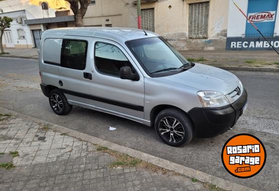 Utilitarios - Peugeot Partner 2017 Diesel 98000Km - En Venta