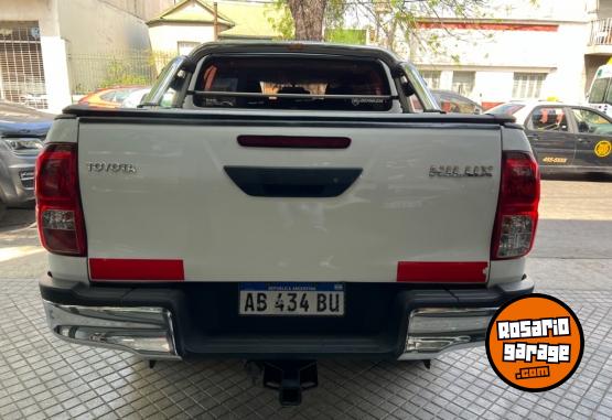 Camionetas - Toyota Hilux 2.4 2017 Diesel 124000Km - En Venta