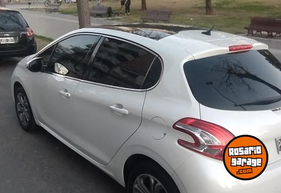 Autos - Peugeot 208 2015 Nafta 83000Km - En Venta