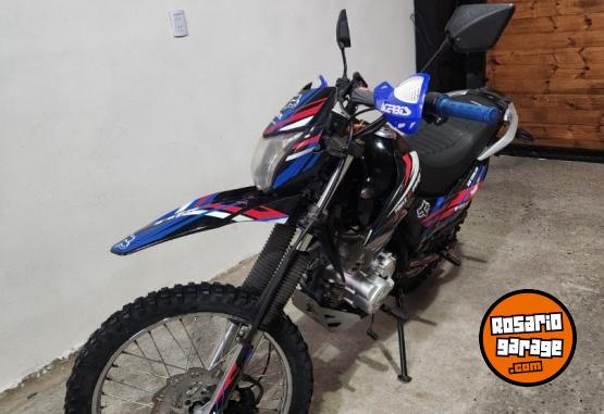 Motos - Corven Triax 250 R3 2016 Nafta 16000Km - En Venta