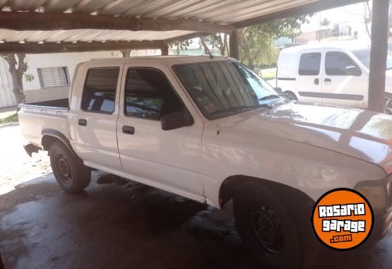 Camionetas - Toyota hilux 4x2  cabina boB 1999 Diesel 639718Km - En Venta