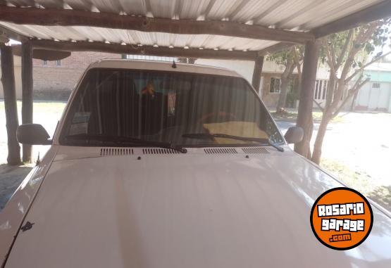 Camionetas - Toyota hilux 4x2  cabina boB 1999 Diesel 639718Km - En Venta