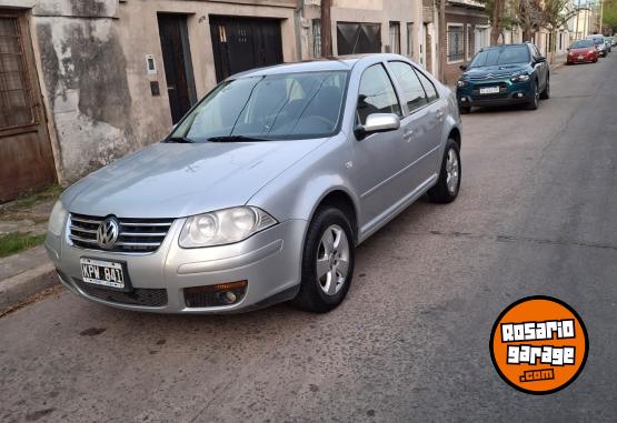 Autos - Volkswagen BORA TRENDLINE 2.0 NAFTA 2011 Nafta 87000Km - En Venta