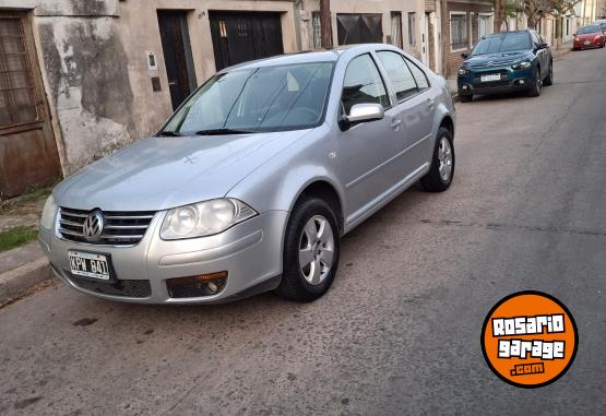 Autos - Volkswagen BORA TRENDLINE 2.0 NAFTA 2011 Nafta 87000Km - En Venta