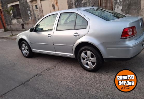 Autos - Volkswagen BORA TRENDLINE 2.0 NAFTA 2011 Nafta 87000Km - En Venta