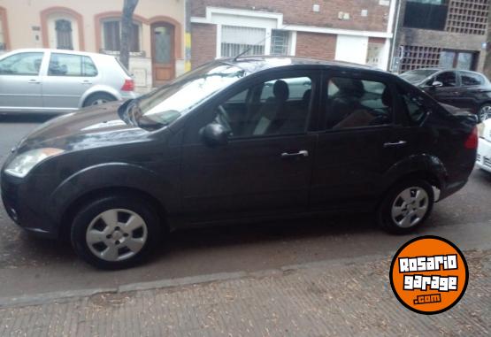 Autos - Ford Fiesta Max 2010 2010 Nafta 200000Km - En Venta