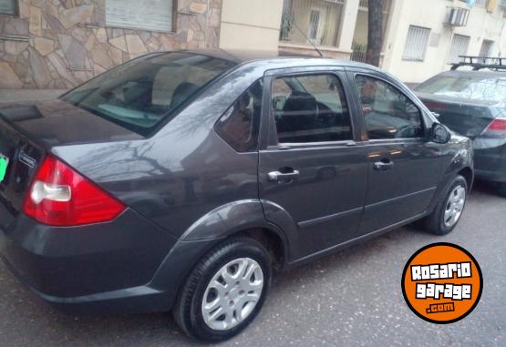 Autos - Ford Fiesta Max 2010 2010 Nafta 200000Km - En Venta