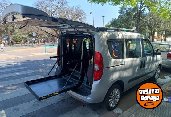 Utilitarios - Fiat Doblo 2014 GNC 200000Km - En Venta