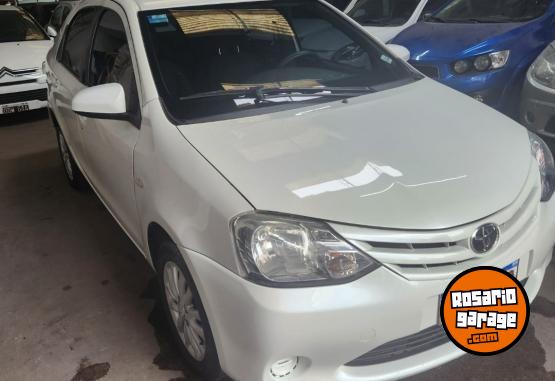 Autos - Toyota Etios 2016 Nafta 110000Km - En Venta